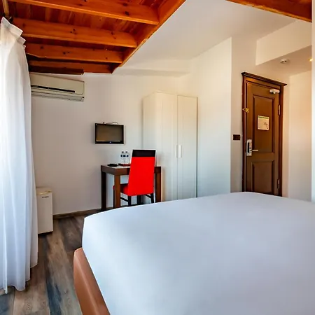 Otel Mangana 4*